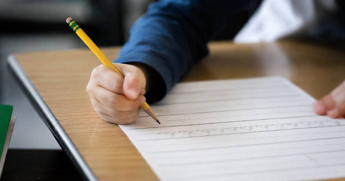 Florida Mandates Cursive Proficiency for Students: New Educational Requirements Unveiled