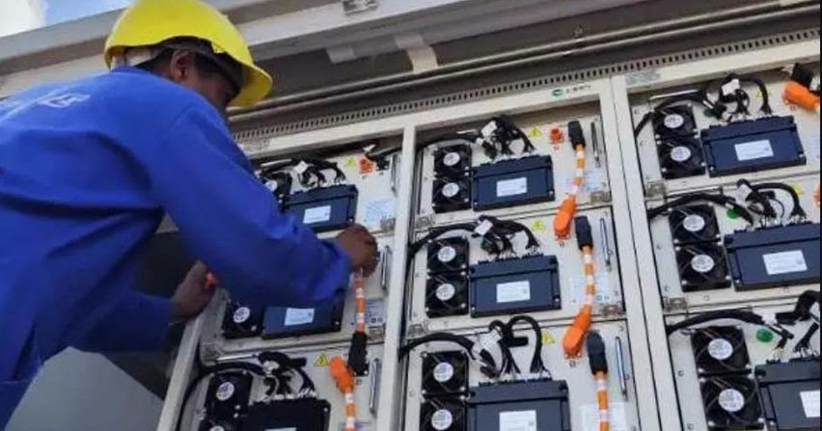 Cubans Skeptical About Battery Bank Amid Persistent Blackouts