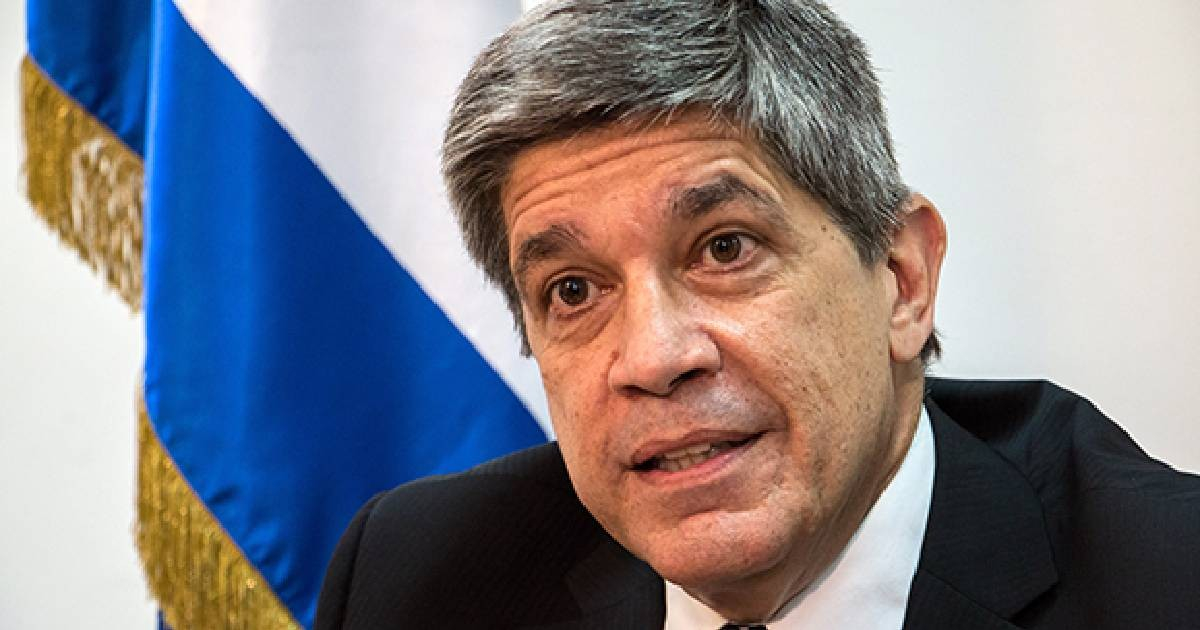 Carlos de Cossío Points Fingers at U.S. for Cuban Hardships Under Regime's Tight Control