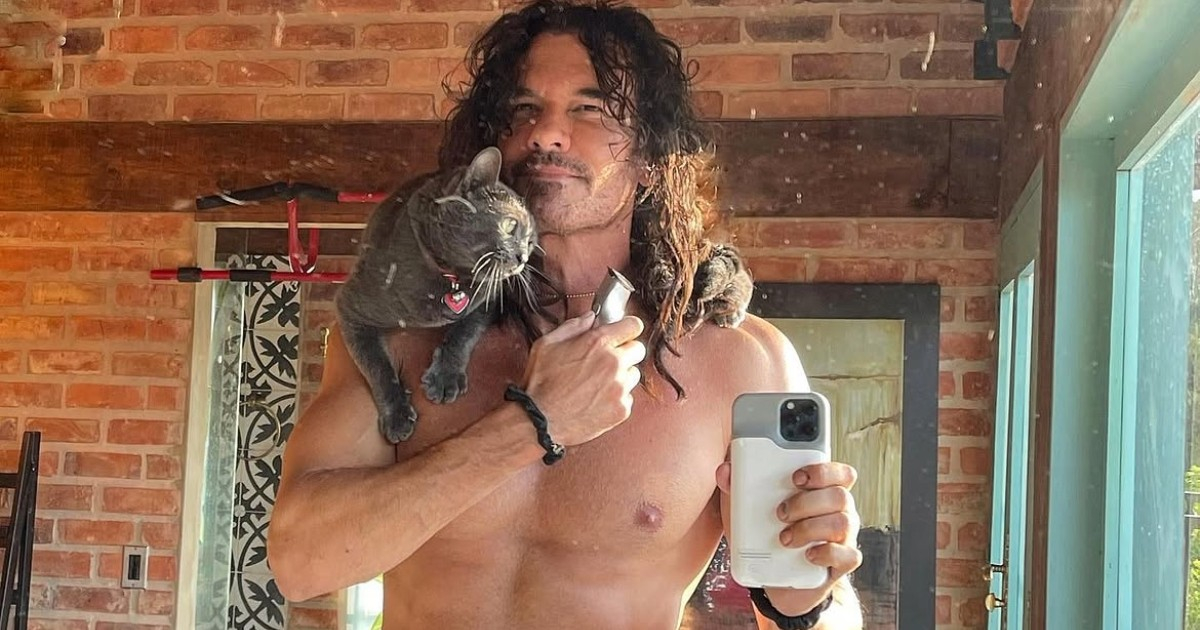 Heartfelt Farewell: Cuban Actor Mario Cimarro Mourns His Beloved Pet After 14 Years Together