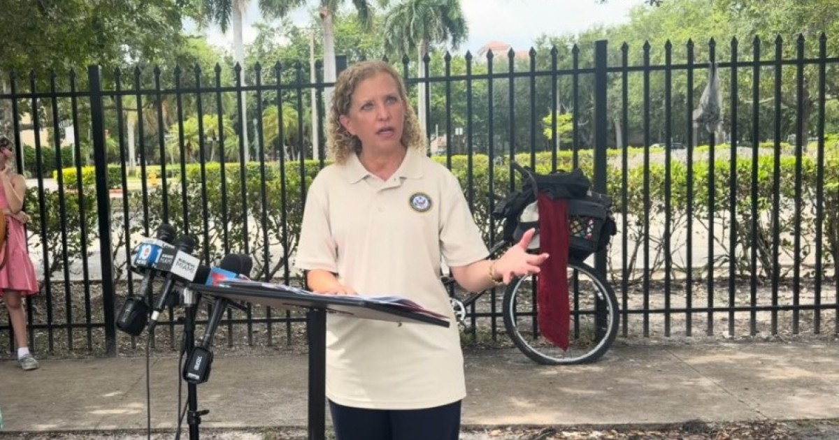 Congresswoman Criticizes "Inhumane and Cruel" Conditions at ICE Facility in Miramar