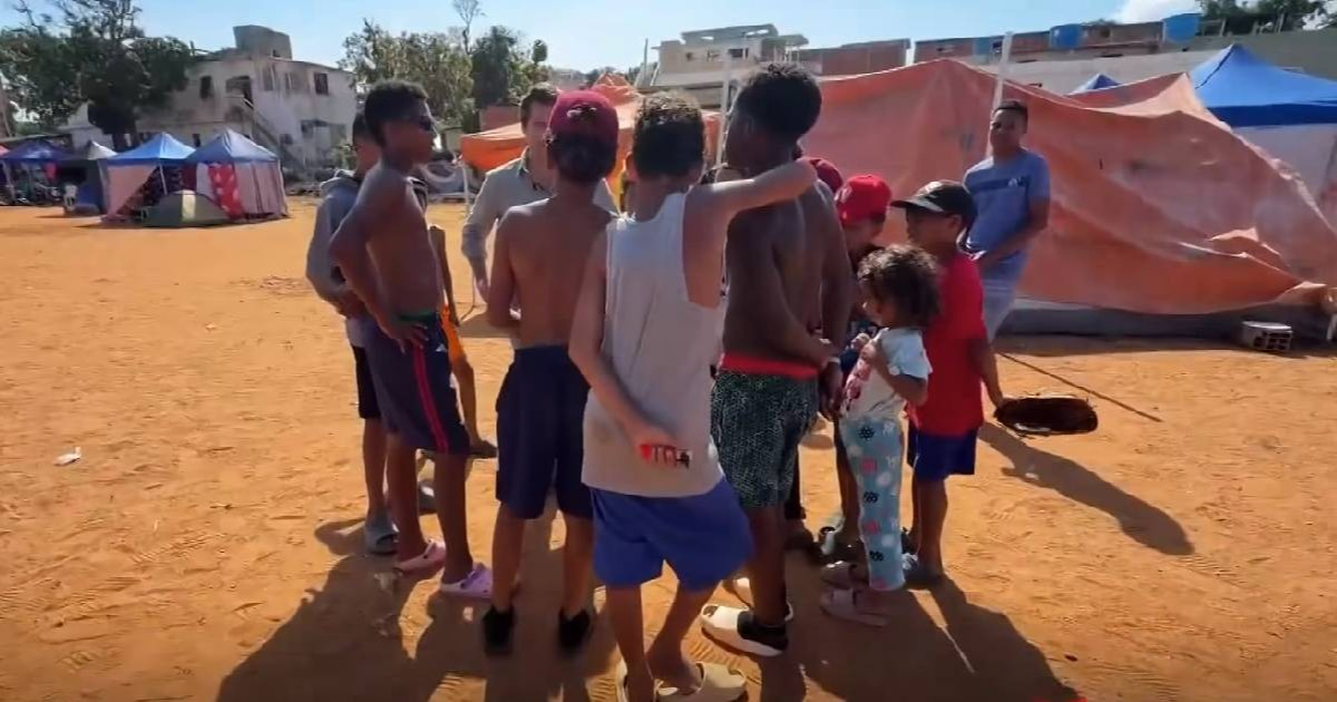 Children Struggle Amid Ruins and Tents in La Guaira