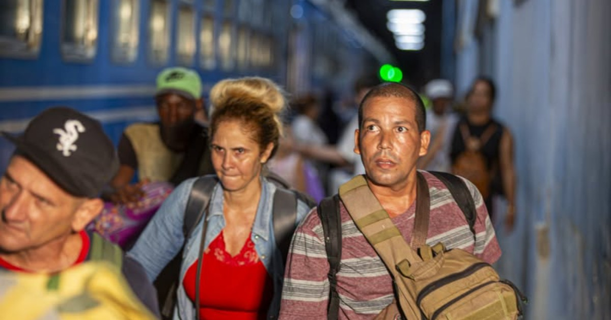 Teacher's Long-Awaited Reunion: Six Months Away from Home Ends for Cuban Educator Returning from Havana