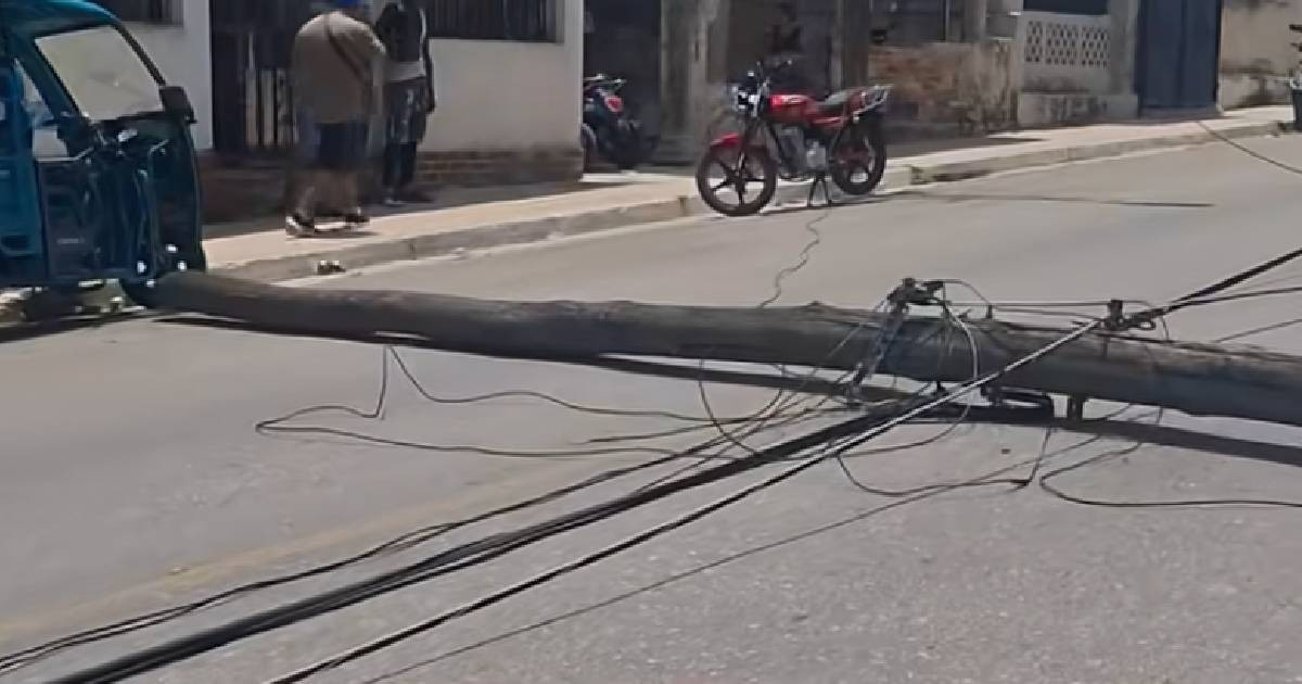 Power Poles Collapse in Lawton Amid Nationwide Blackout