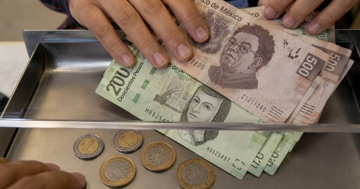 Cuban Migrants in Tapachula Rely on Informal Networks to Send Money and Supplies Back Home