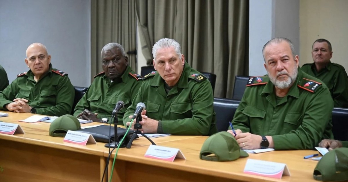 Manuel Marrero, Miguel Díaz-Canel, Esteban Lazo © Estudios Revolución