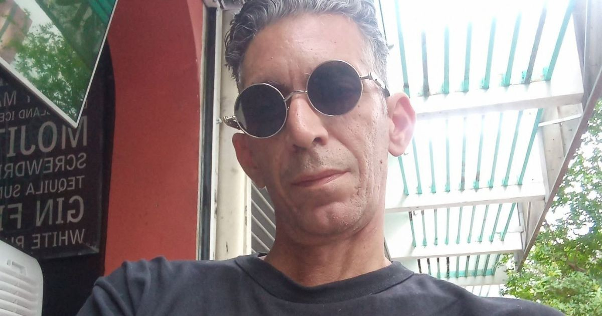 Cuban Poet Reflects on a Lost Generation: "I Was a Model Pioneer, Now I'm Left Wounded and Mad"