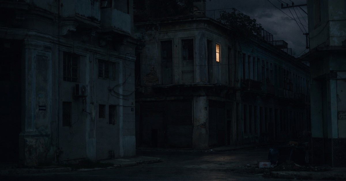 Apagón en Cuba (Imagen de referencia elaborada con IA a partir de foto real) © CiberCuba