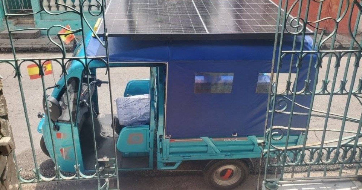 Triciclo con panel solar en Cuba © Facebook / Cuba Usuarios · Energía Solar / Adonis Pérez Guevara