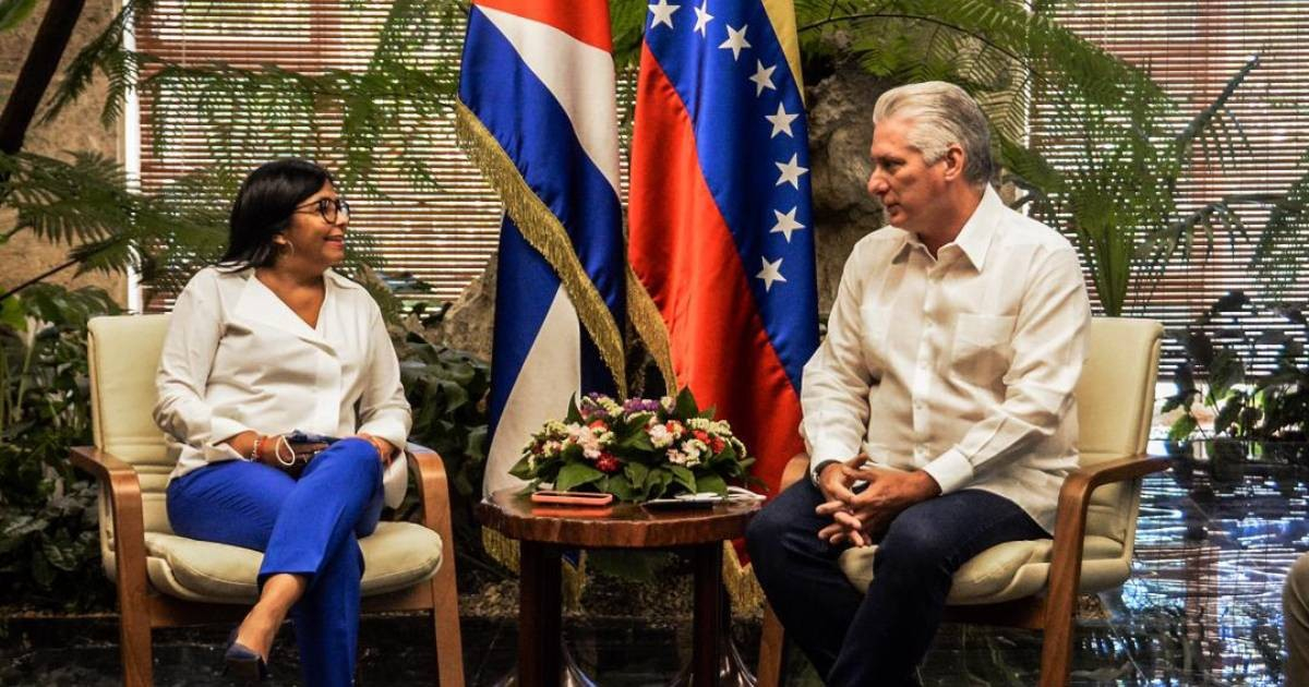 Miguel Díaz-Canel con Delcy Rodríguez en el Palacio de la Revolución en abril de 2022 (Imagen de Referencia). © X/ Miguel Díaz-Canel Bermúdez @DiazCanelB