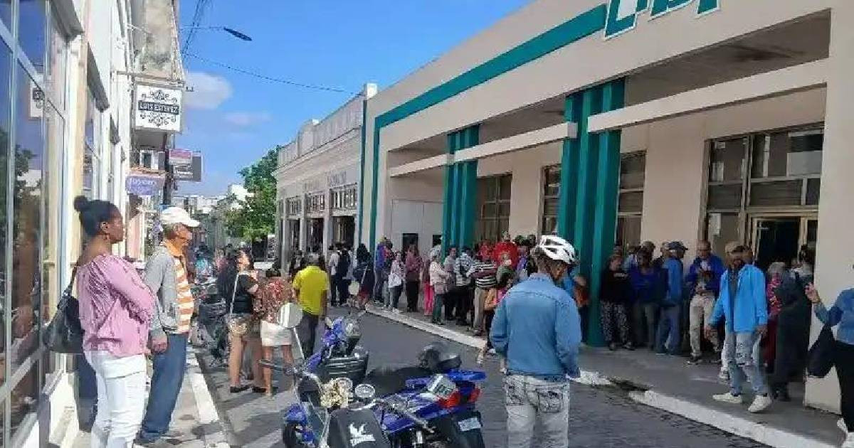 Pasa en toda Cuba y el gobierno es incapaz de solucionar un problema que ellos mismos crearon, sostienen cibernautas © Facebook/Luis G Williams