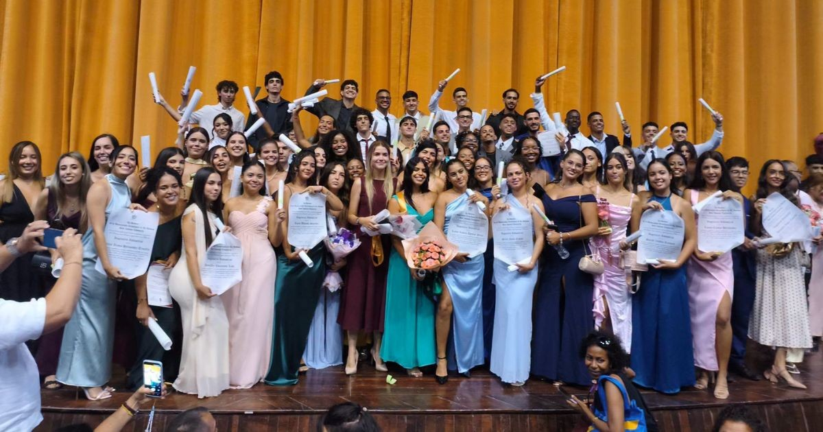 Graduation at CUJAE: Over 300 Engineers and 33 Advanced Technicians Enter an Uncertain Future