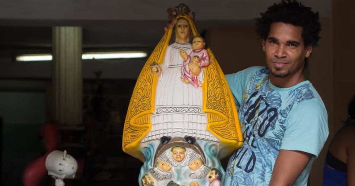 Luis Manuel Otero Alcántara Arrives in Miami, First Stop: Visiting the Shrine of Our Lady of Charity with a Broken Virgin Statue