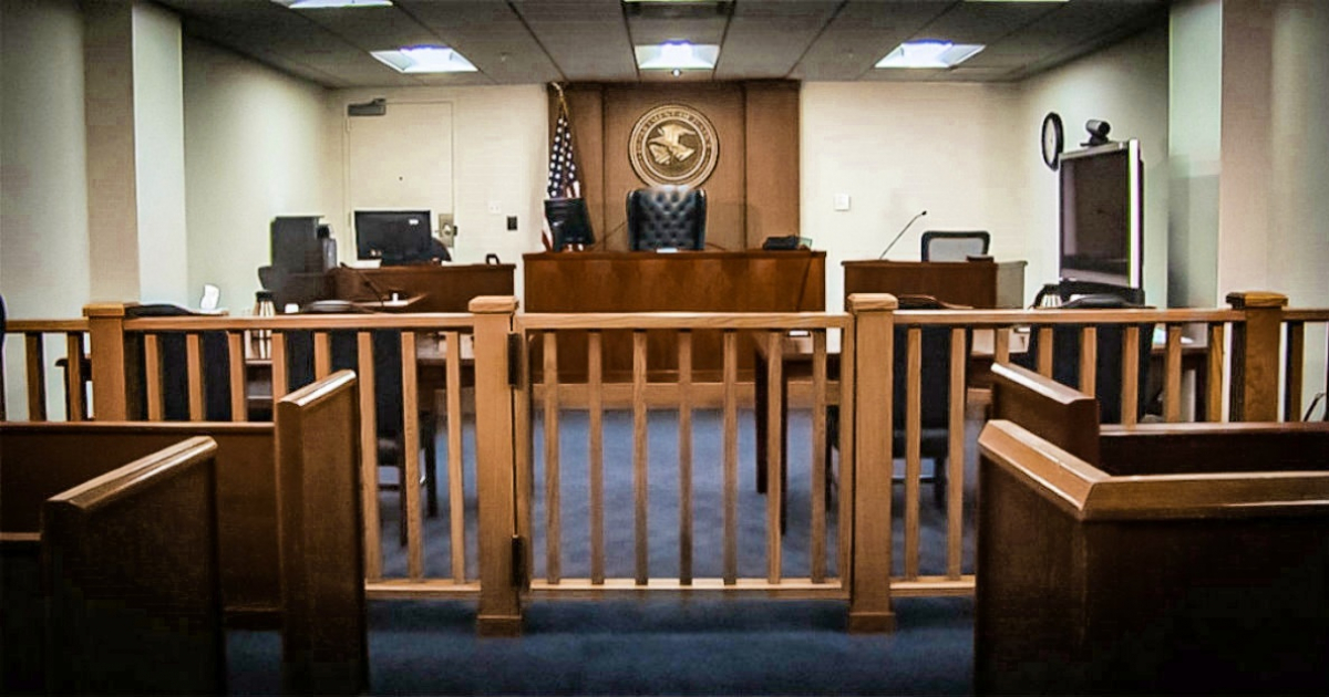 Judge Temporarily Halts Revocation of Asylum Applications and Work Permits for Thousands of Migrants in the U.S.