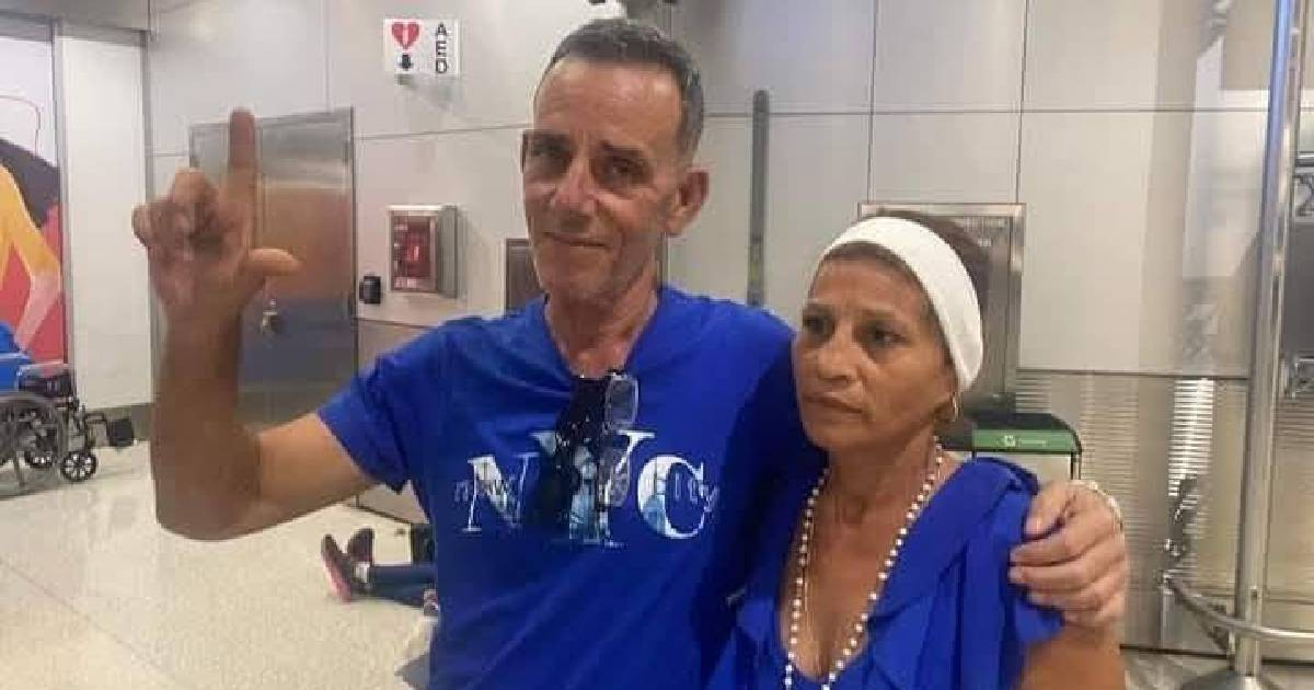 Two Years After Exile, Cuban Journalist Valle Roca and Wife Struggle Without Documents in the U.S.
