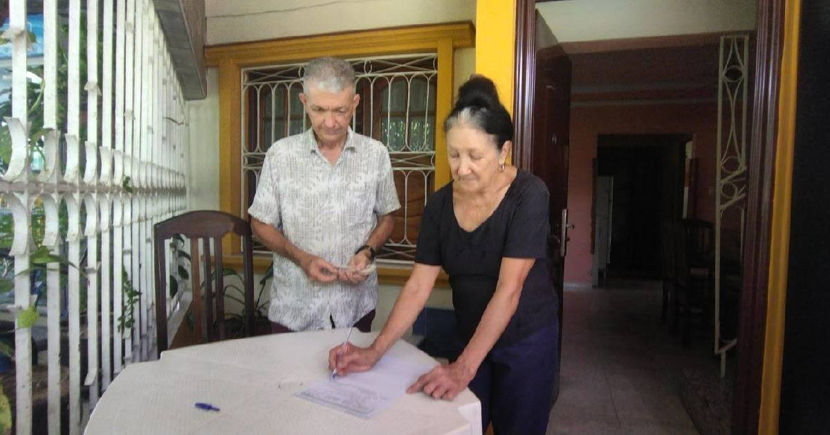 Hope the Path Isn't Utopian: Cubans React to Pension Payment System
