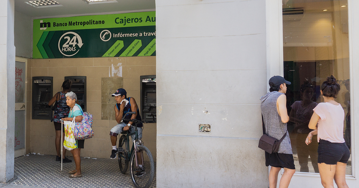 Cubans Question New Bank Fee: "Is This a Joke?"