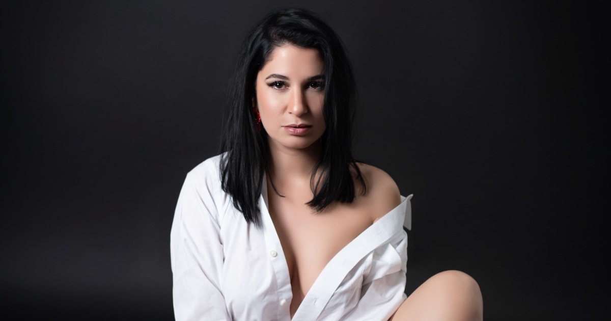 Cuban Actress Yasbell Rodríguez Opens Up: "I've Been Taking Semi-Nude Photos Since I Was 15"
