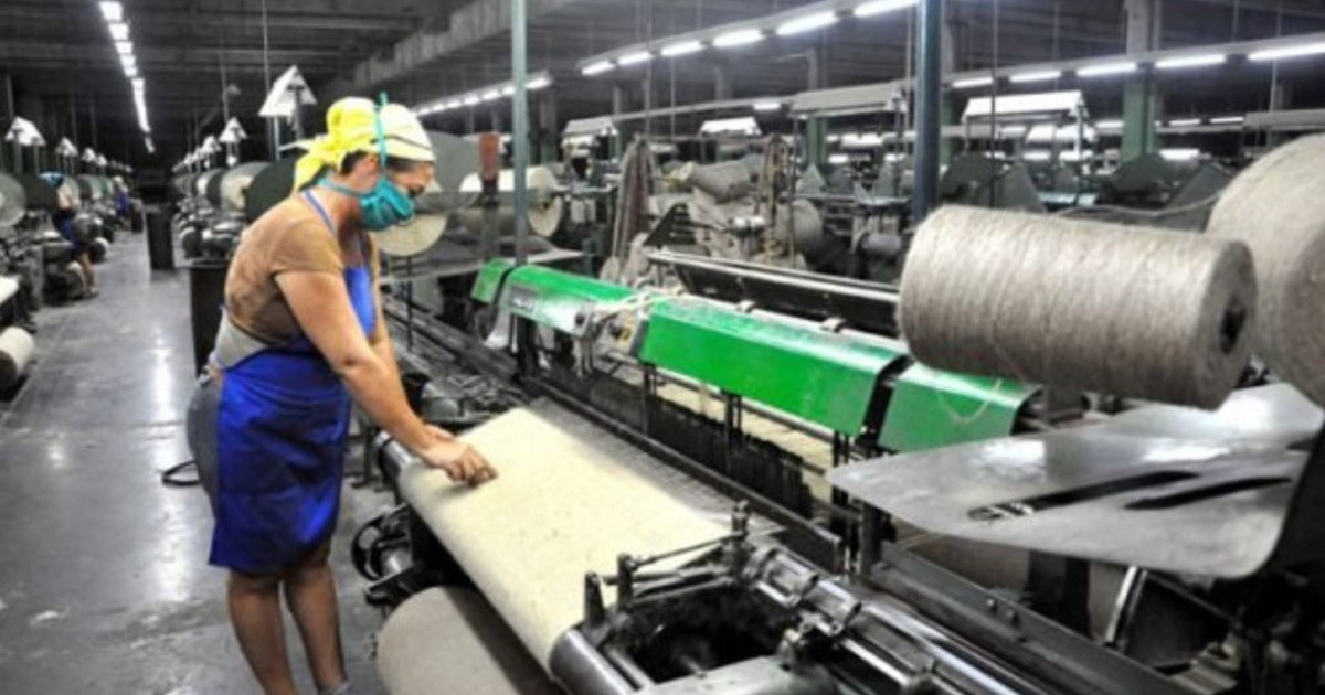 Cuba Sets New Minimum Wage for Public Sector at 3,210 CUP