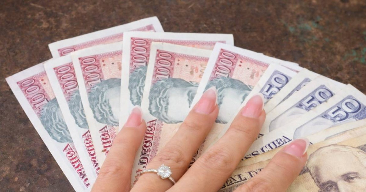 "Cuban Doctor Condemns Health Sector Pay Raise as 'Global Disgrace'"