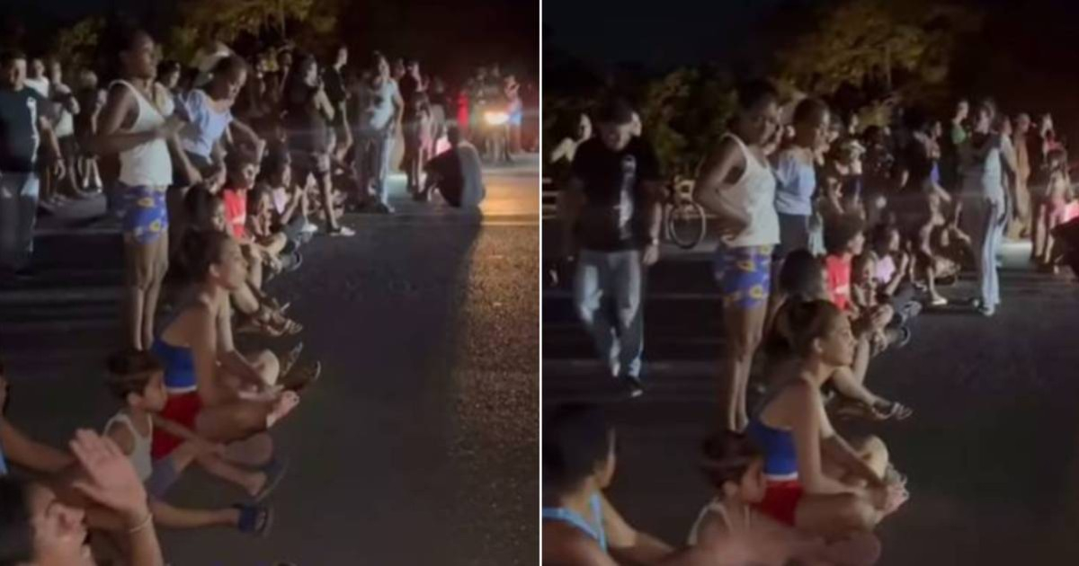 Cubans Shut Down Havana's 23rd Avenue in Protest