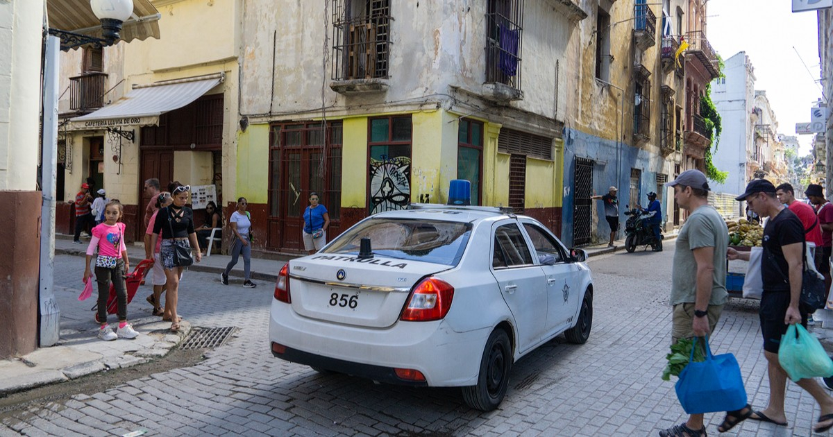 Open Letter from World Poetry Movement Protects Cuban Regime's "Existence and Sovereignty" Against U.S.