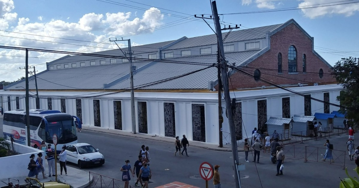 Amid Power Outages and Protests: Cuban Regime Pushes Book Fair in El Vedado