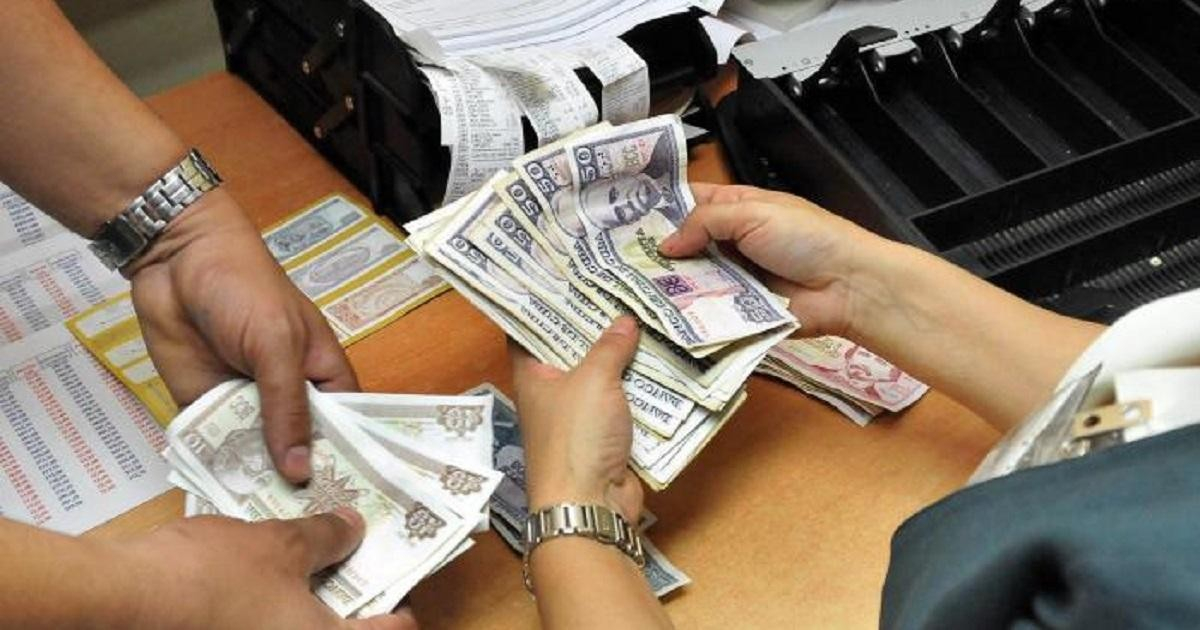 Cuban Doctor Highlights Dire Wages: "Not Enough for a Pack of Chicken"