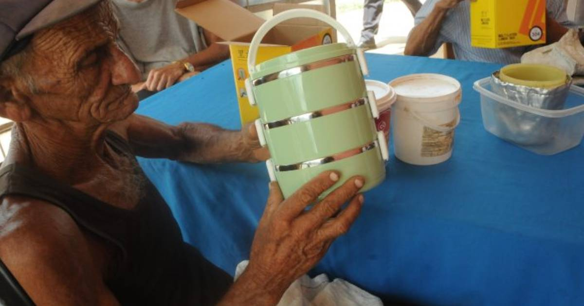 Cuba Opens Family Meal Program to Private Management as It Seeks Investors
