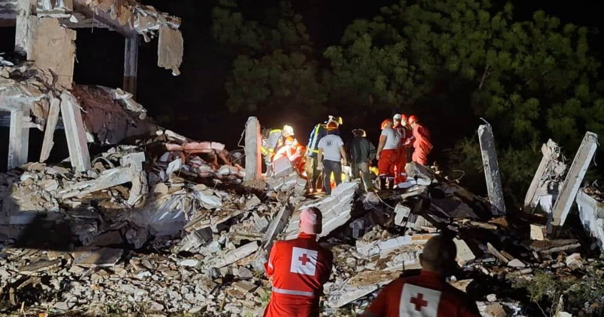 Rescue Teams Maintain Communication with Individual Trapped Under Rubble in Remedios