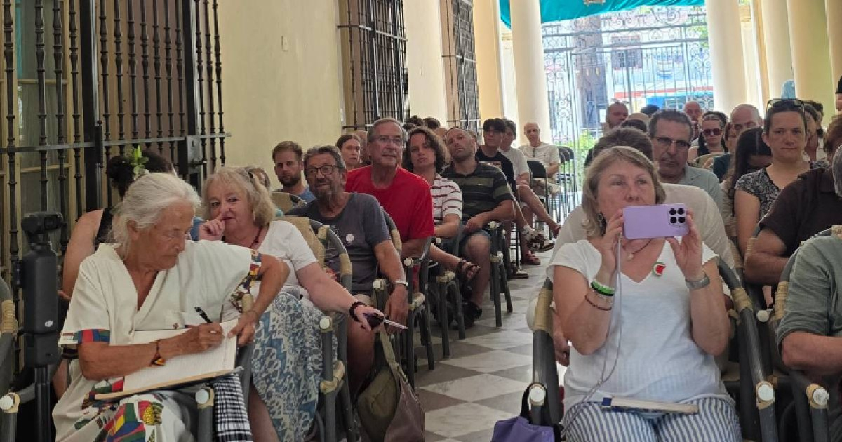 Cuban Citizens Endure Endless Blackouts While Government Pays Foreigners to Praise Socialism