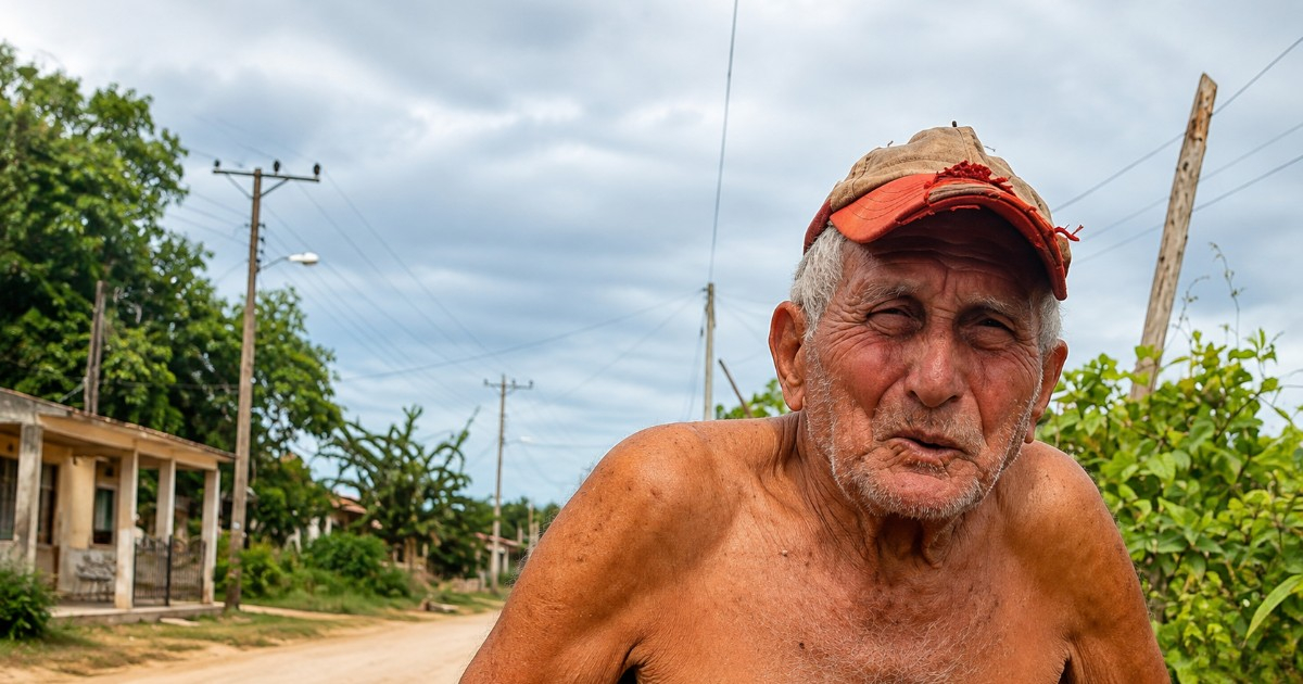 A Prank Reveals Heartbreaking Life of a 96-Year-Old Cuban Man