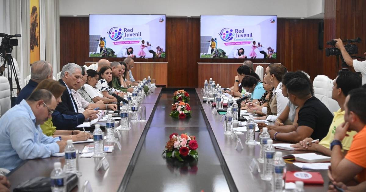 Cuban Leader Díaz-Canel Seeks to Engage Youths for "Higher Purposes"