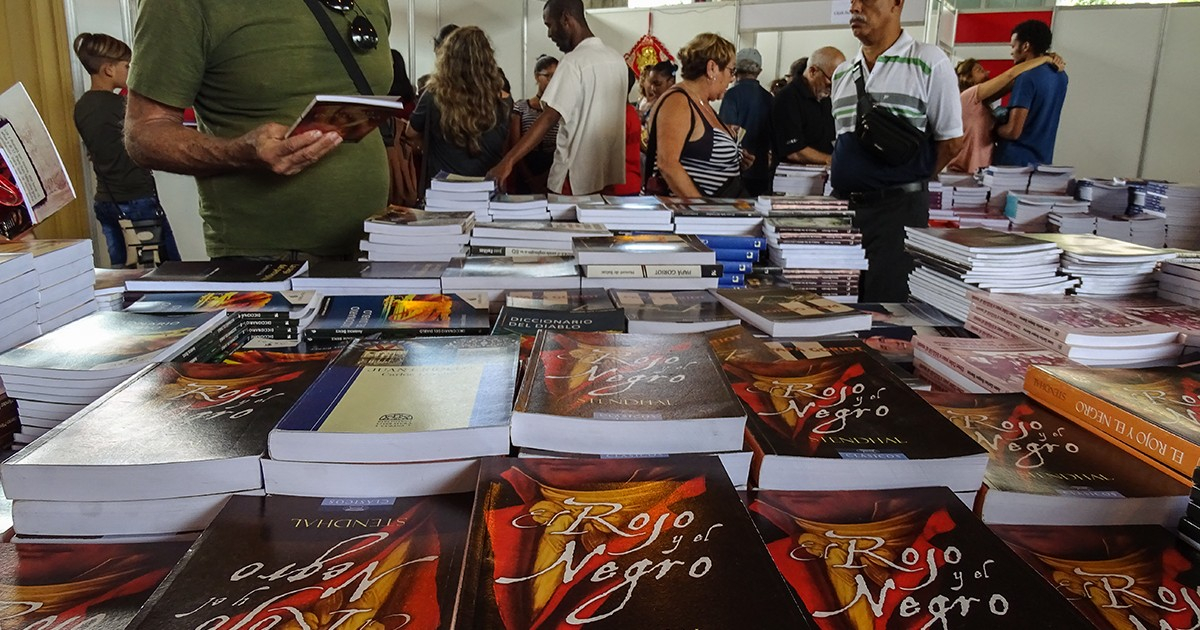 Cuban Author Criticizes Book Fair Spending as "Stolen from the People's Well-Being"