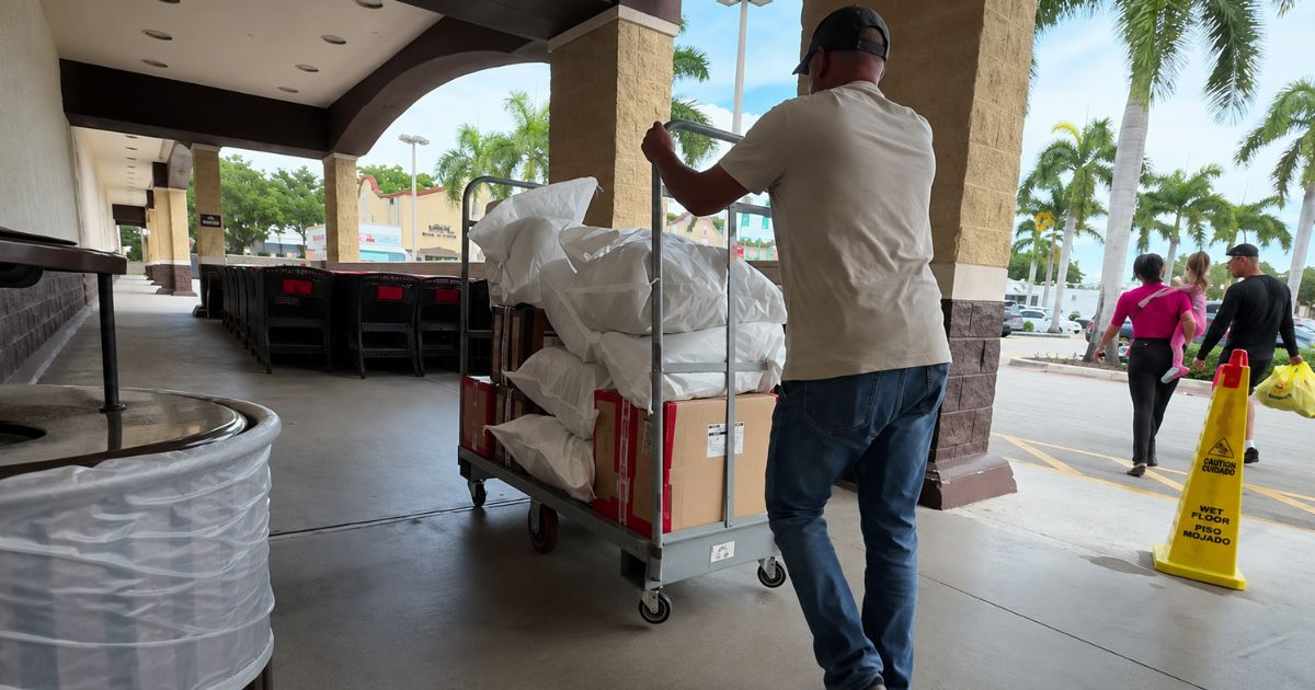 Florida Families Bear Financial Burden as Cuba's Blackouts Persist