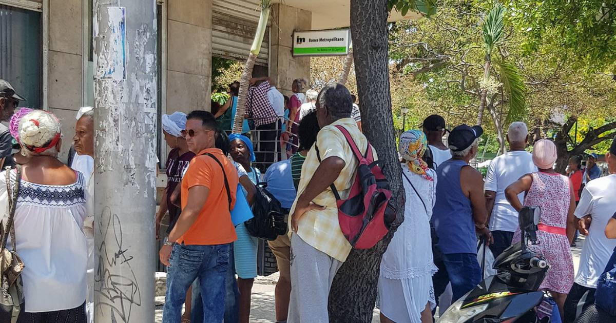 Cuban Workers Suffer from "Legal Plunder," Economist Pedro Monreal Criticizes