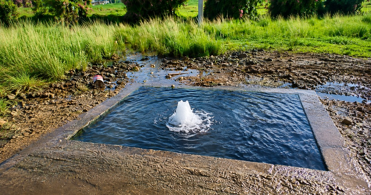 Cuban Woman from Ciego de Ávila Exposes Water Crisis as Leak Wastes Vital Resource