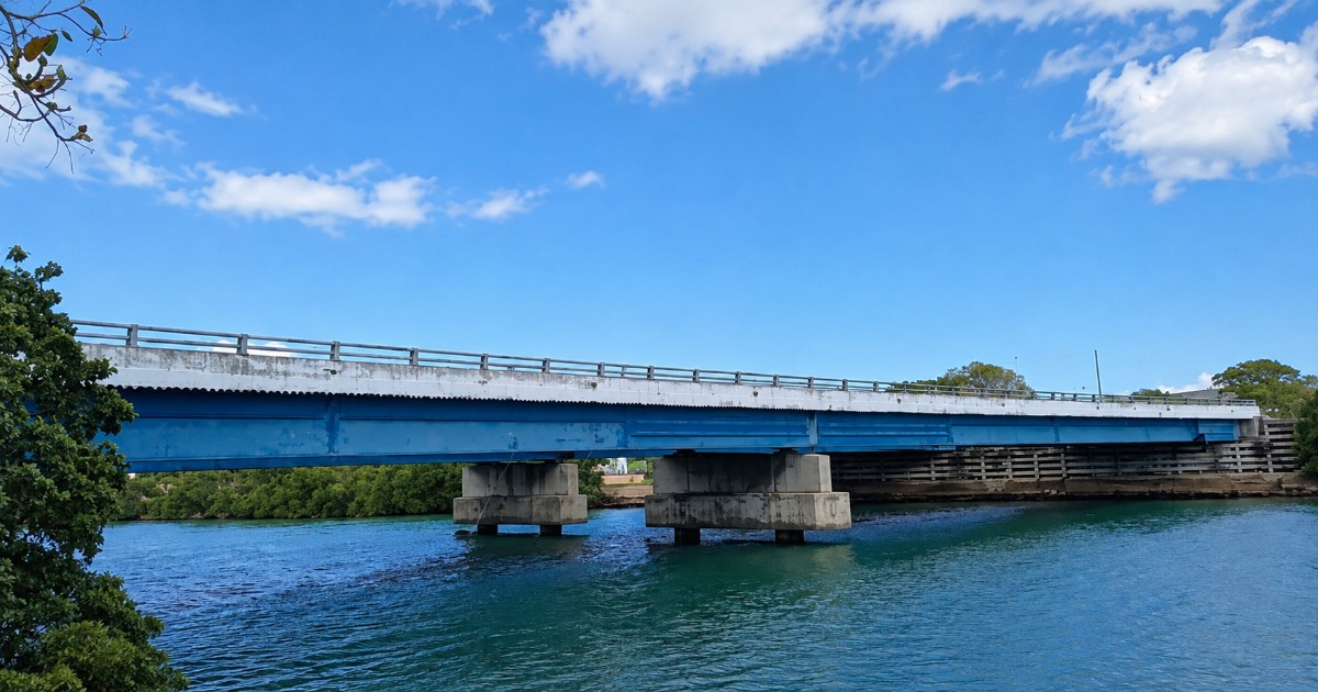 Attempted Theft of Aluminum Tubes from Matanzas Overpass Thwarted by Authorities