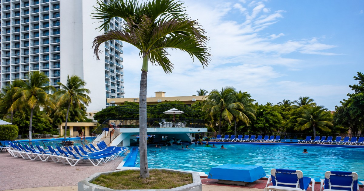 Cuban Guest Critiques Day at Hotel Neptuno: "I'm Not Discussing This with Anyone"