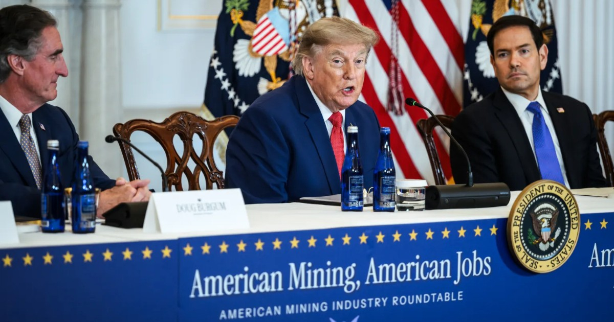 More Than Half of U.S. Voters Feel Economically Worse Off Under Trump, Financial Times Survey Reveals