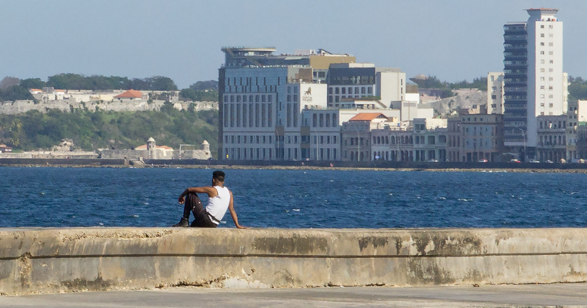 Cuban Professor René Fidel González Calls for Political and Civic Engagement in Pursuit of Happiness