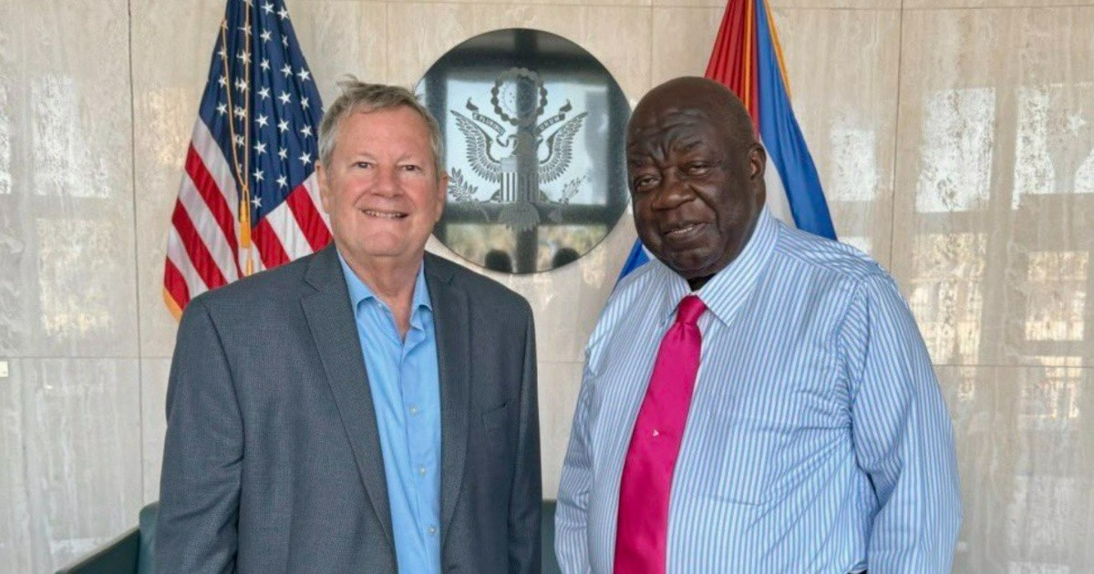 U.S. Diplomatic Mission Chief Meets Bahamian Ambassador to Discuss Cuba's Current Affairs