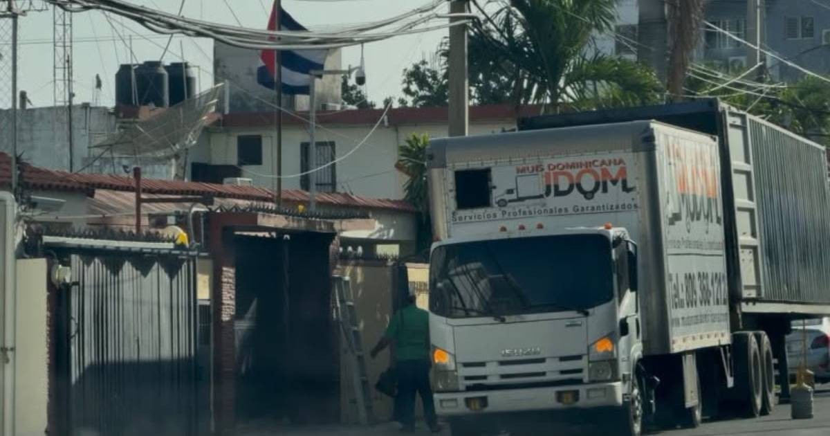 Cuban Diplomats Depart Dominican Republic Ahead of Deadline
