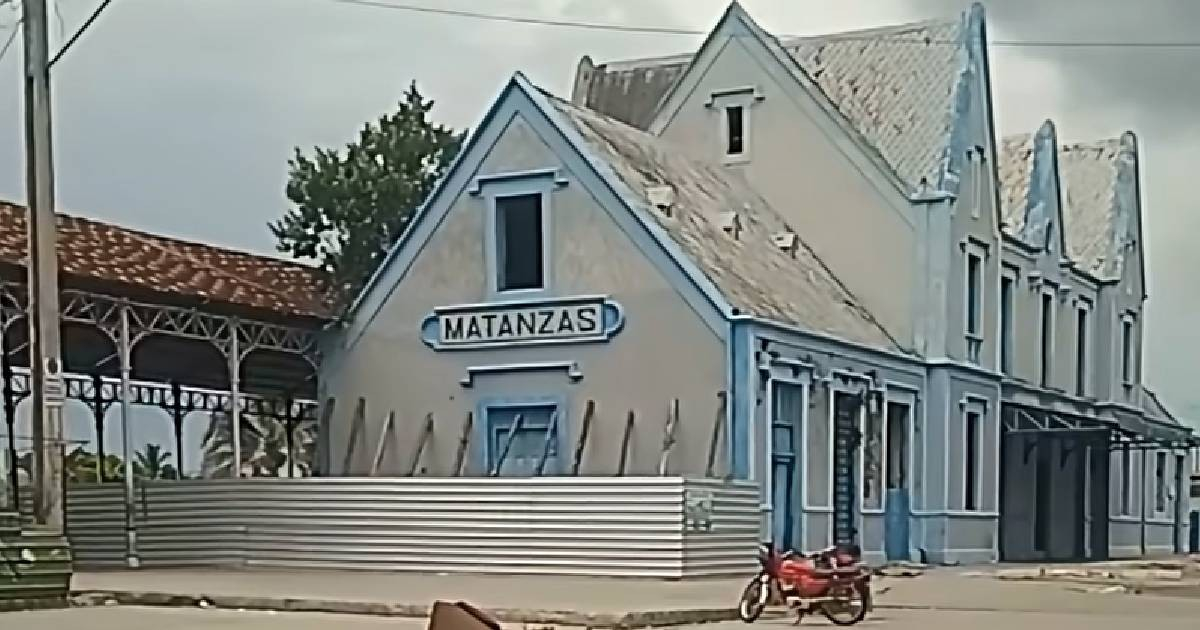 Matanzas Bus Terminal Deserted: "Once Bustling, Now Bare"