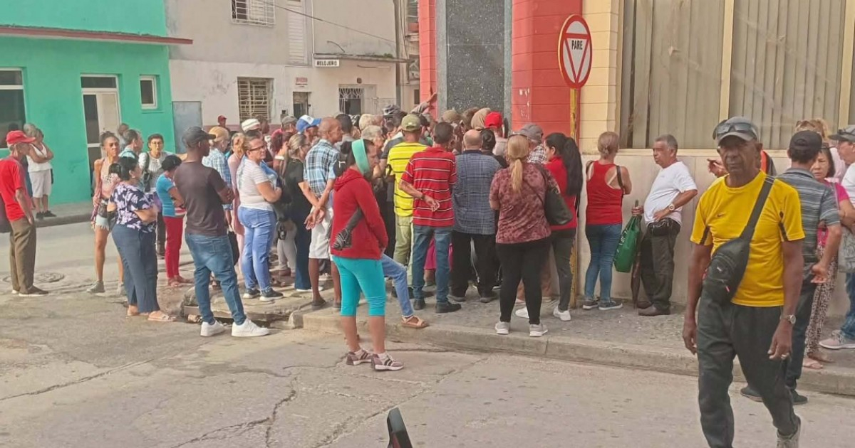 Retired Cubans in Holguín Struggle to Receive Pensions: "A Sea of Desperate Faces" at Banks