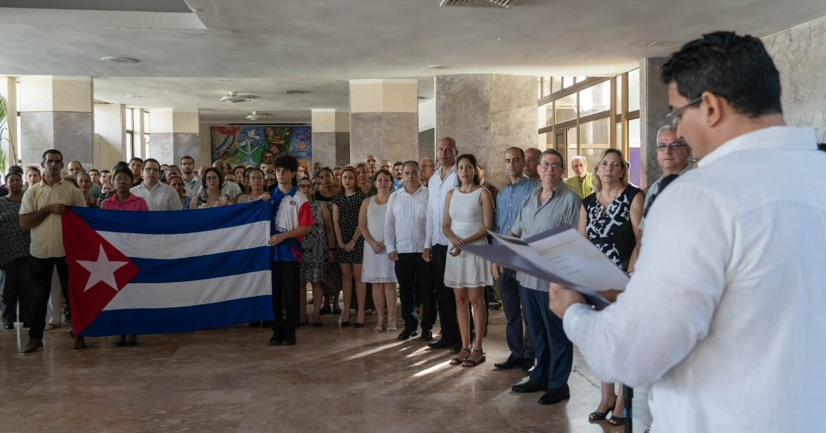 Exiled Cuban Diplomats from Dominican Republic Become Targets of Sarcasm Online