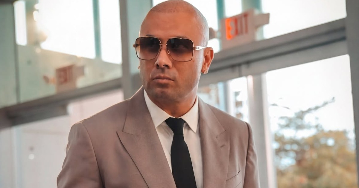 Wisin Unveils 'Perreo University' Sparking Viral Reactions: "Finally, a Degree for Mom"