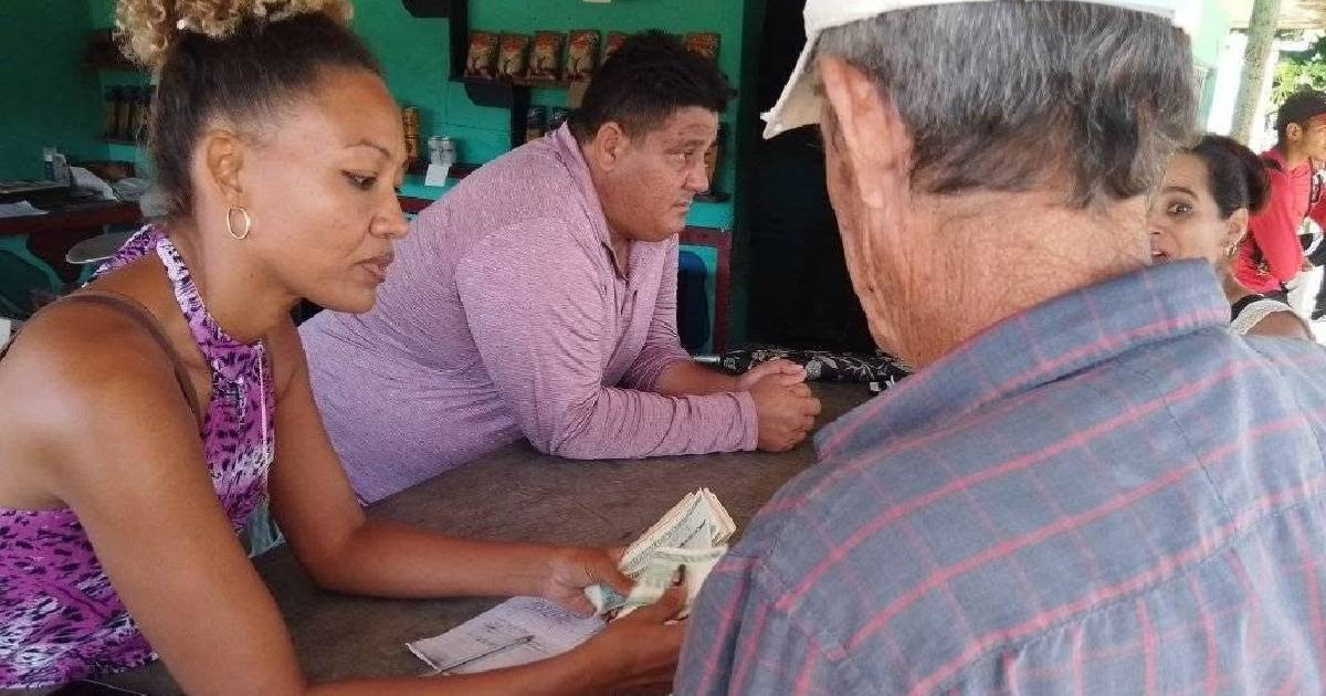 Private Bar in Amancio Becomes Pension Payment Hub Amid Banking System Failure in Las Tunas