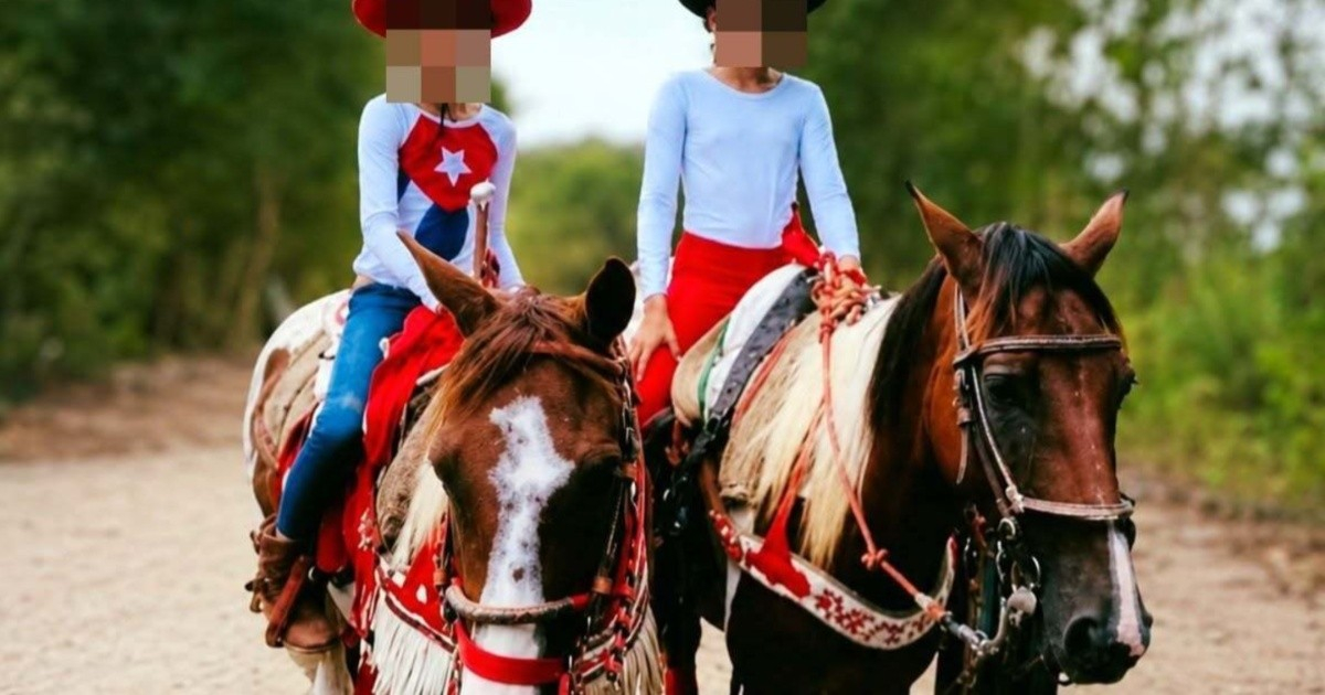Horse Theft Targets Young Acrobats in Colón: Reward Offered for Their Return