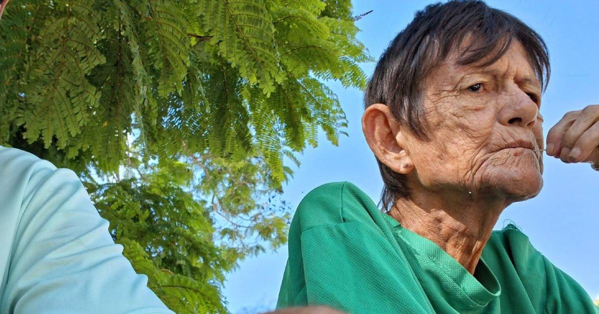 Cuban Man Reportedly Confined to Psychiatric Hospital After Displaying "Trump" Sign